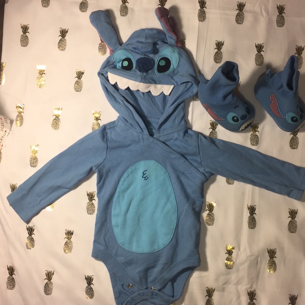 ❌ON HOLD❌Disney stitch bodysuit w/matching booties